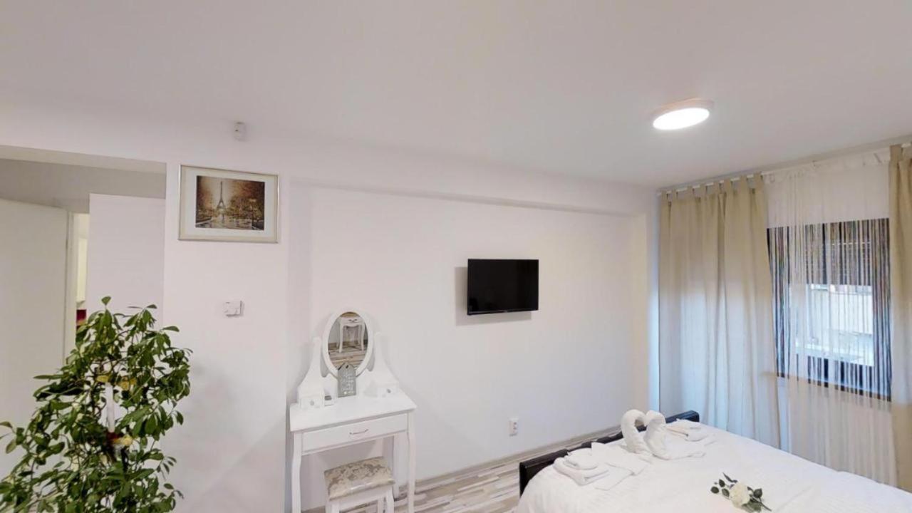Sun Villa Residence Bukares Bagian luar foto