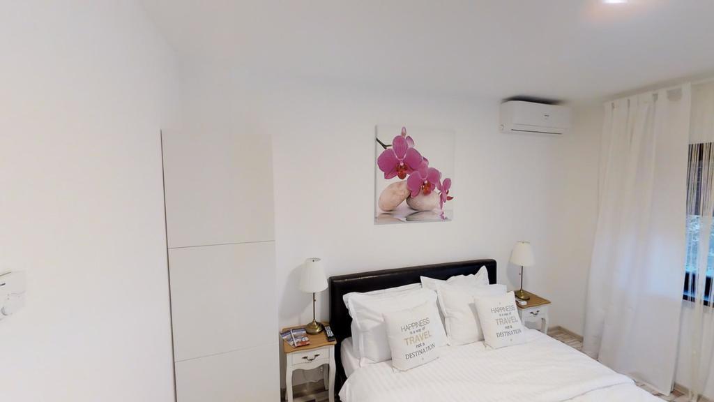Sun Villa Residence Bukares Bagian luar foto